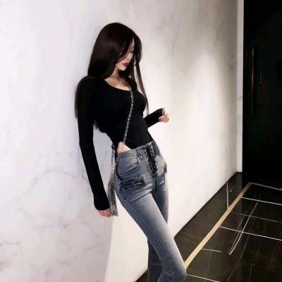 显身材的女生头像