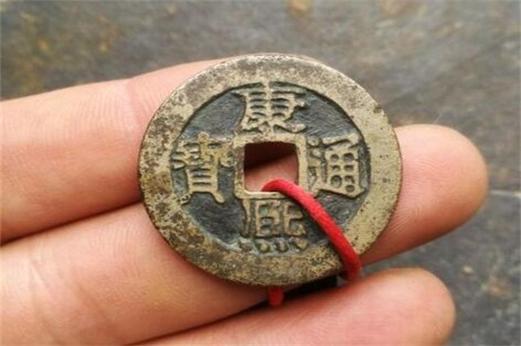 男人戴单个铜钱哪个好