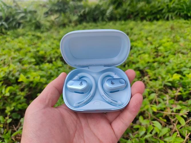 漫步者蓝牙耳机一直闪白灯的原因