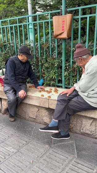 有个老头下象棋很好是谁