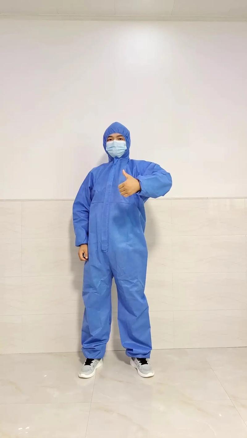 知乎用户身着现代肉联厂的防割服