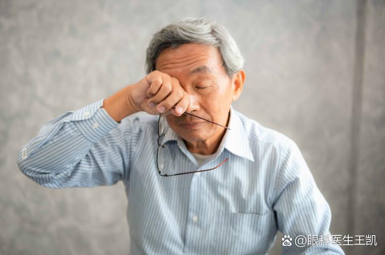 中老年眼睛模糊怎么办