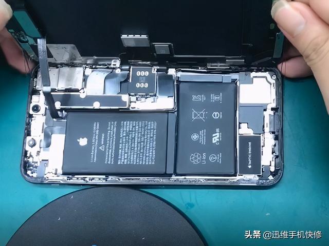 换电池要拆屏幕吗