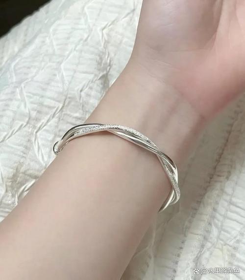 戴银子的好处和坏处图标