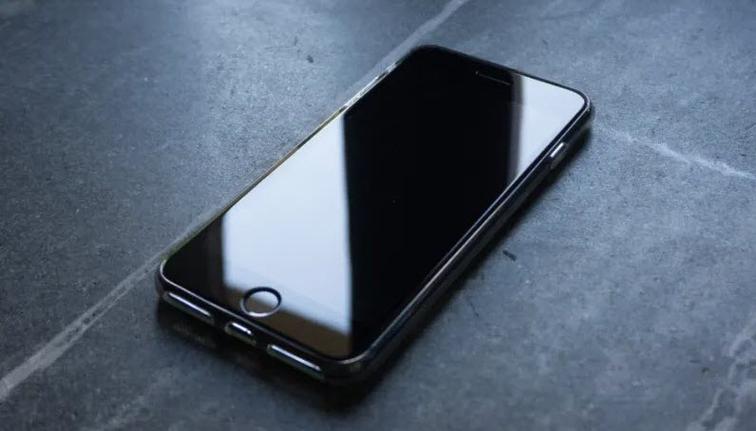 iOS15黑屏