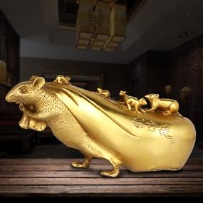 老鼠坐在钱袋上的寓意是什么
