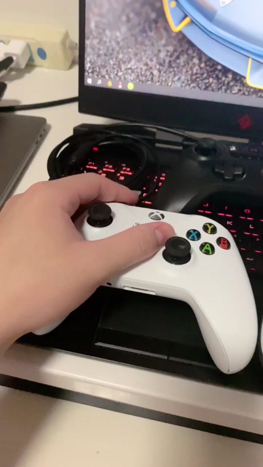 地平线4怎么才能用ps4手柄玩