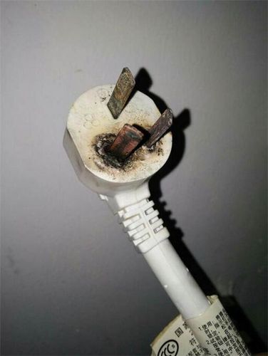 热水器插头烧了能换么
