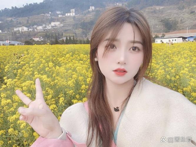 女生最近更新朋友圈频繁