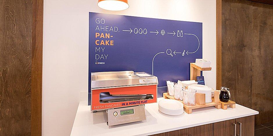 complimentary breakfast截图