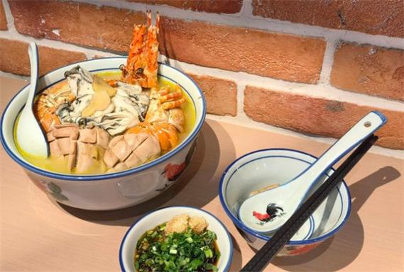 凡人寻味餐饮加盟截图