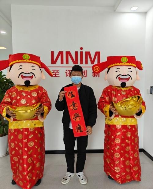 财神爷的衣服需要每年换新的吗