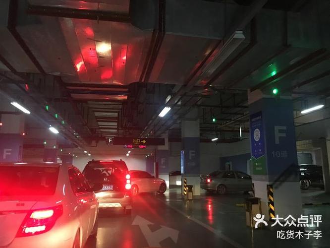 高速进口可以停车等人呐