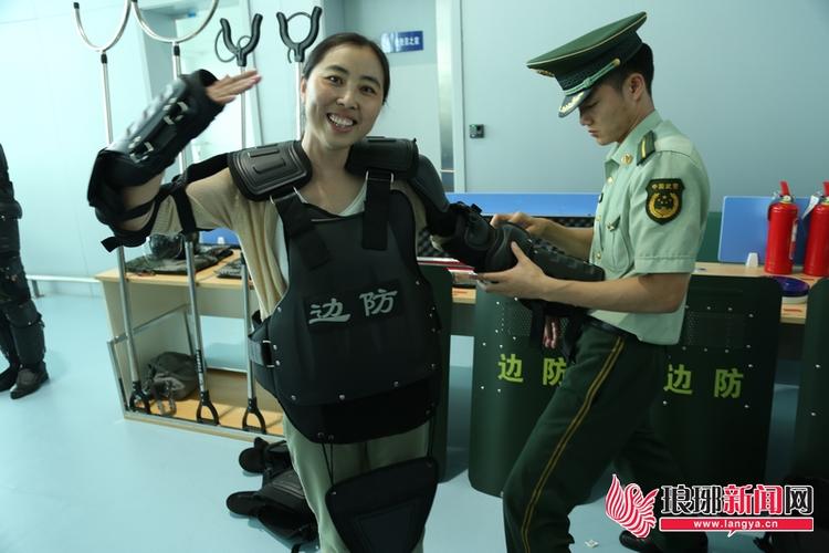 防暴盔甲服穿戴步骤