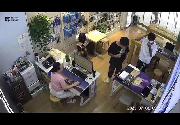 店里监控一般有人看吗