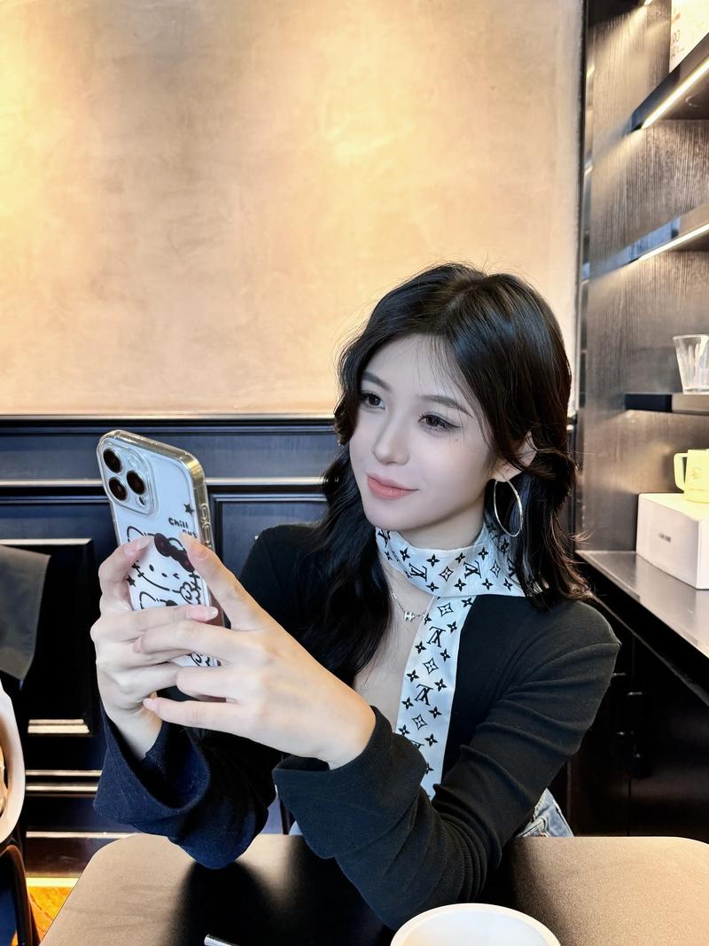 一个女人突然打开朋友圈全部可见