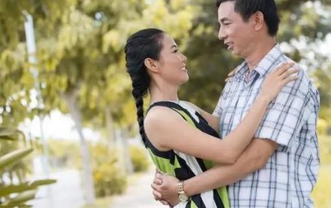 老婆喜欢老男人截图