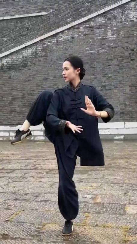 太极观山美女图片大全