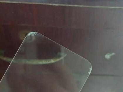 现在钢化膜一摔就碎