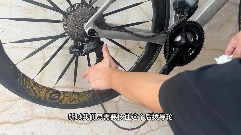 自行车链条动后轮不动怎么修