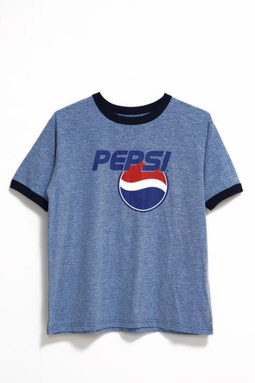 跟百事可乐很像的一个衣服牌子
