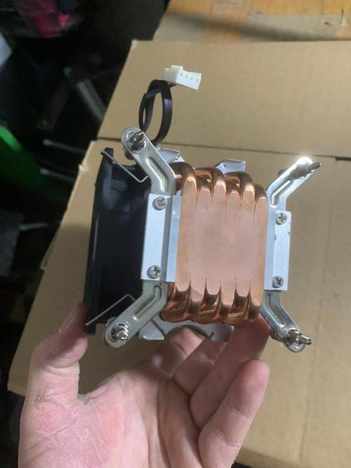 cpu散热器扣具怎么拆游戏截图