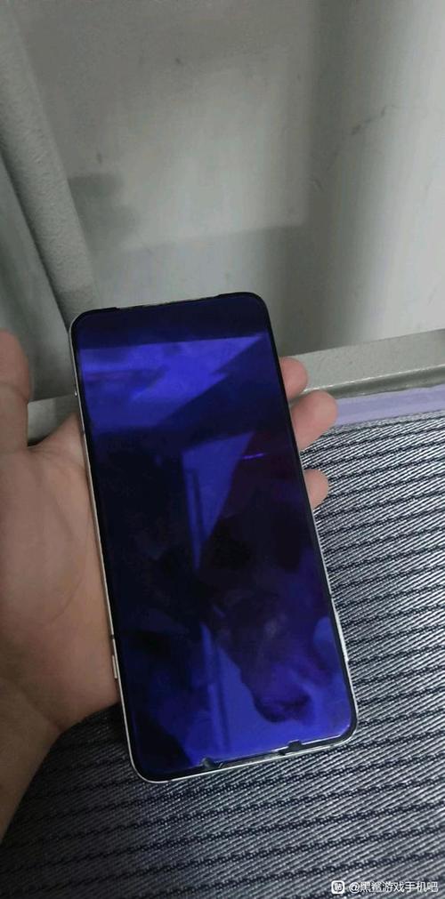 手机按开机有震动但是黑屏图标
