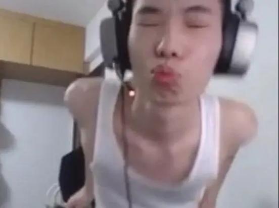 鲨鱼直播网站