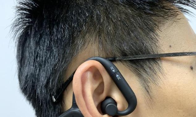 耳机盒关闭后耳机灯亮图标