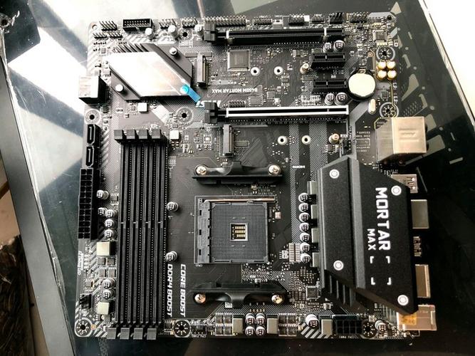 微星b450m迫击炮max主板背光红灯截图