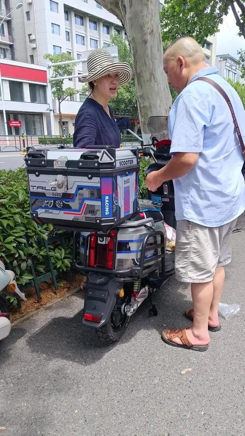 电动车带后备箱好还是不带后备箱好