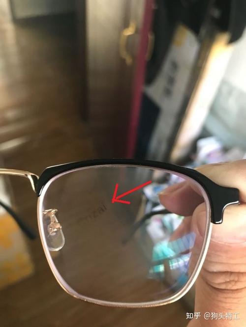 一千多的蔡司镜片是假的吗