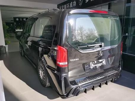 丰田埃尔法和迈巴赫vs680