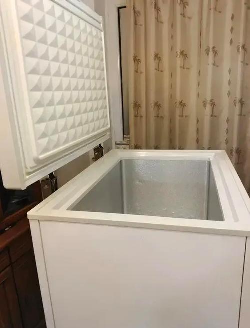 冰柜的盖子拆下来