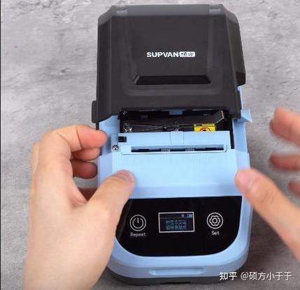 标签打印机隔一张打印一张怎么回事