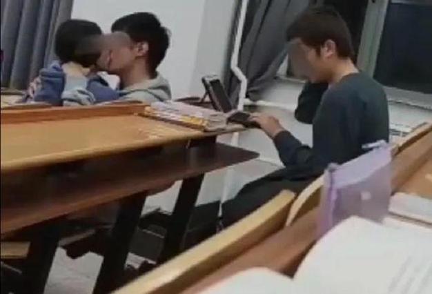 大学校园亲密行为