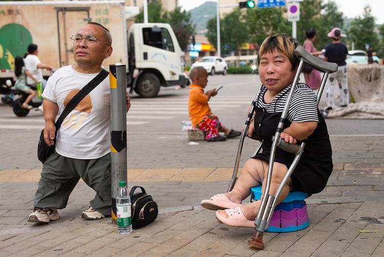 残疾人的生活视频瘫痪走路