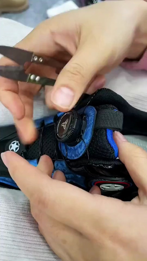 螺旋纽扣鞋如何松