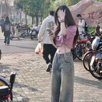 美女的能量从肚脐里被吸走截图