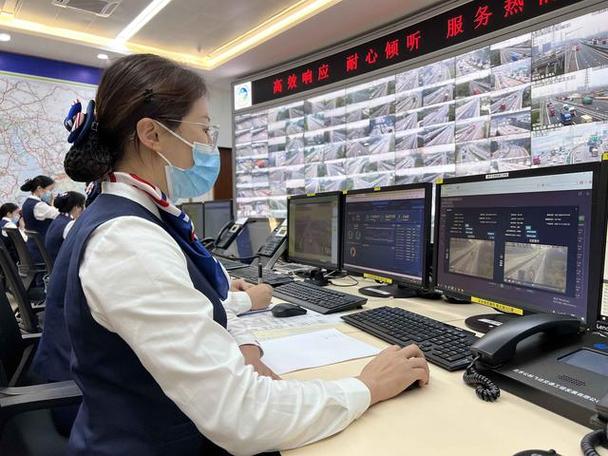 室外监控摄像头的灯一直亮着缩略图