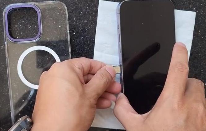 iphone14pro怎么插卡