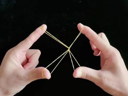 怎么拿两个皮筋变魔术截图