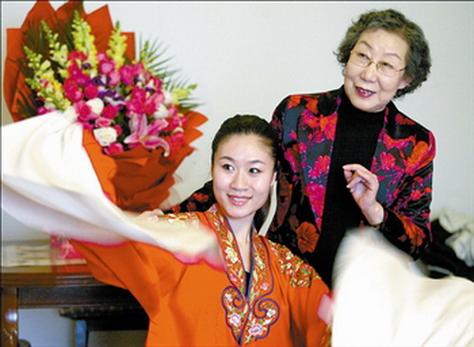 小花玉兰简历
