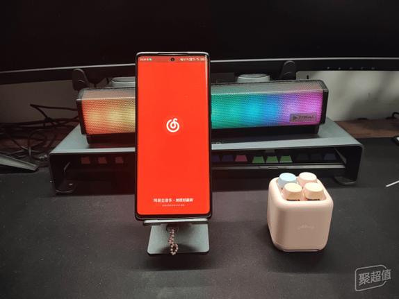 音箱上哪个是蓝牙开关