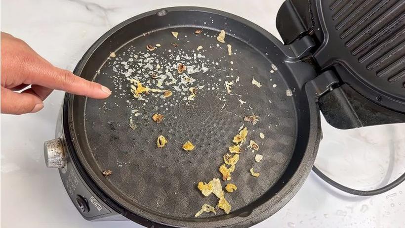 清理电饼铛的小窍门