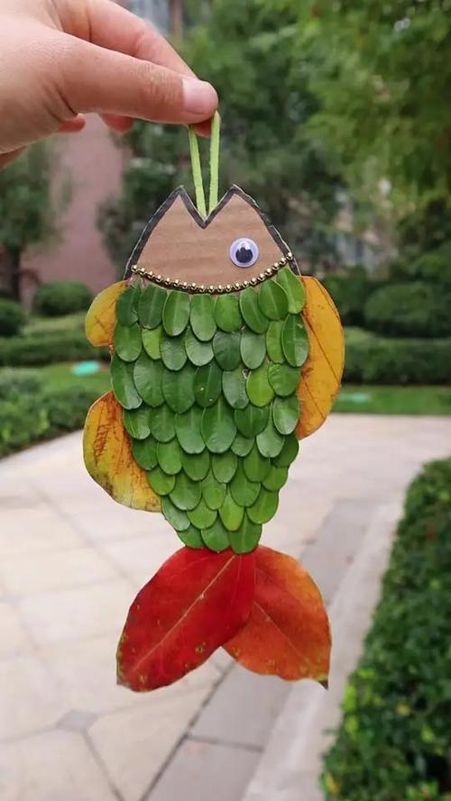 小学生树叶贴画 手工