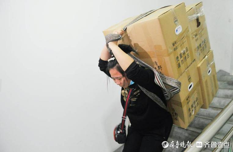 搬家女人搬锅行吗
