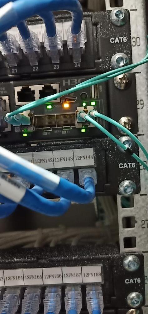 交换机闪黄灯表示什么
