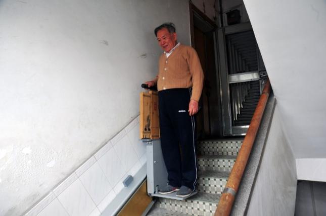 楼梯间老年代步电梯缩略图