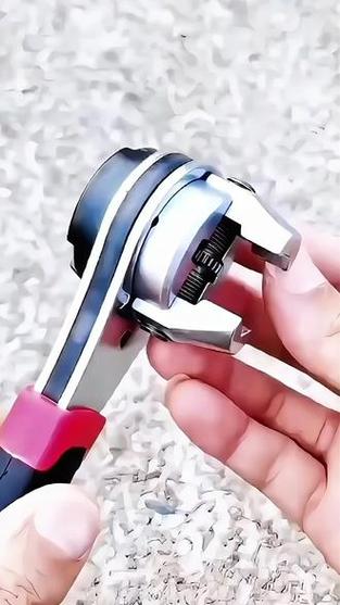 万能拧螺丝工具
